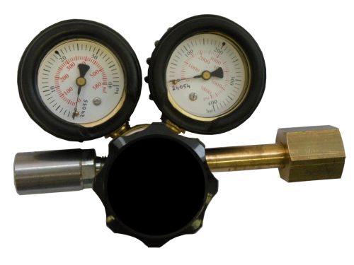 Low pressure regulator without automatic decompression