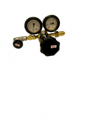 High pressure regulator without automatic decompression